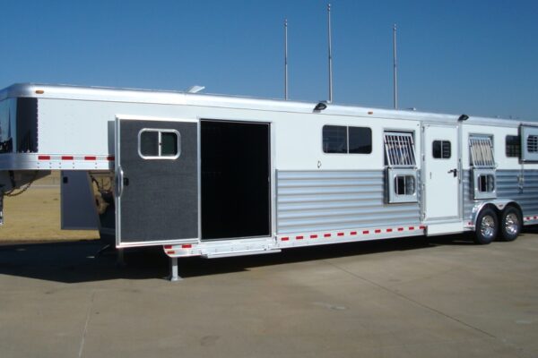 11138-001 6 Horse Center Load Trailers and Custom Straight Load