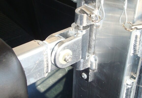 12002-013 Gooseneck Straight Load 2+1 Horse Trailers