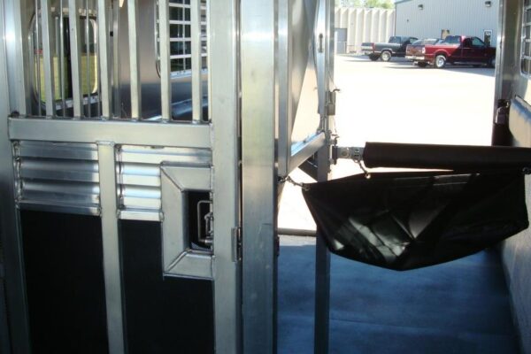 12002-015 Gooseneck Straight Load 2+1 Horse Trailers