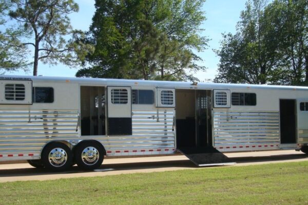 12350-0181 6 Horse Center Load Trailers and Custom Straight Load