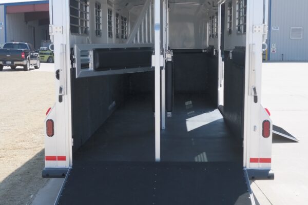 SAMSUNG CSC 4 Horse Head-to-Head Trailers