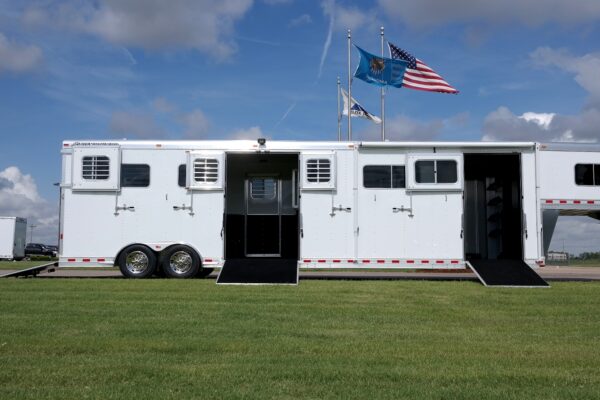 SAMSUNG CSC 4 Horse Head-to-Head Trailers