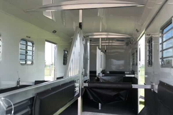 SAMSUNG CSC 4 Horse Head-to-Head Trailers