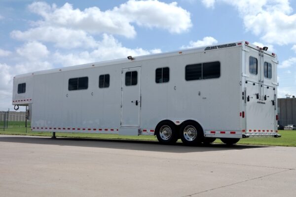 SAMSUNG CSC 4 Horse Head-to-Head Trailers