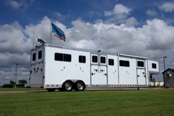 SAMSUNG CSC 4 Horse Head-to-Head Trailers