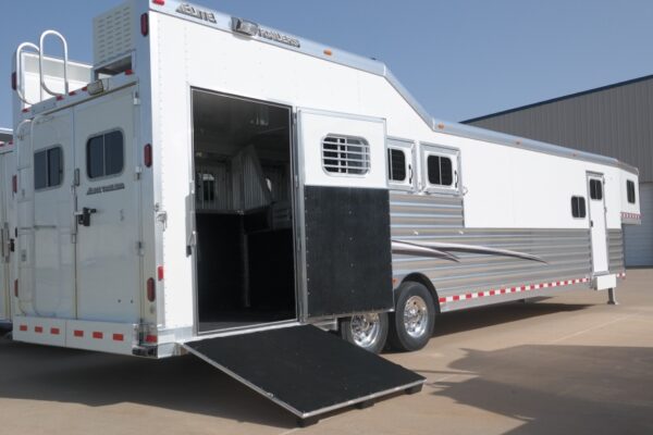 Gooseneck Slant Side Load Horse Trailer