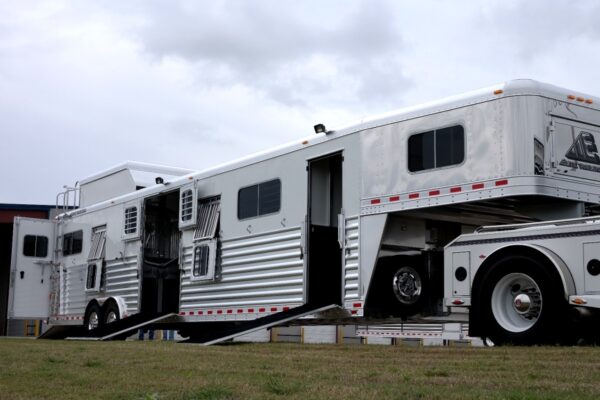 SAMSUNG CSC 6 Horse Center Load Trailers and Custom Straight Load