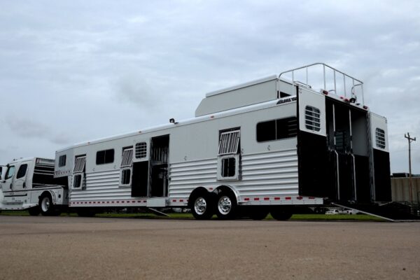SAMSUNG CSC 6 Horse Center Load Trailers and Custom Straight Load