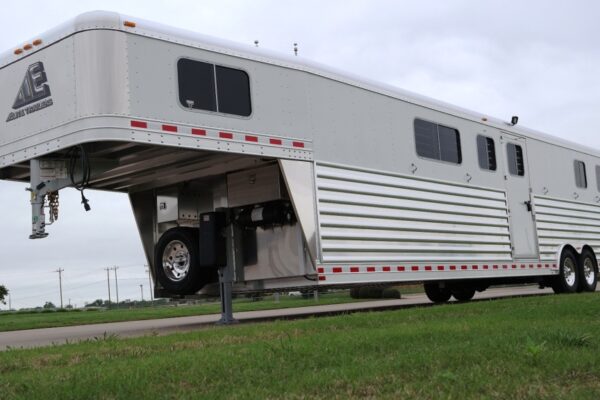 SAMSUNG CSC 6 Horse Center Load Trailers and Custom Straight Load