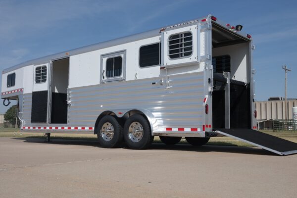 16132 (1) Gooseneck Straight Load 2+1 Horse Trailers