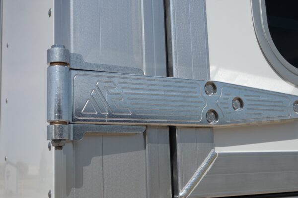 16132 (10) 2 Horse Gooseneck Straight Load 2+1