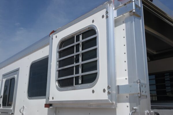 SAMSUNG CSC Gooseneck Straight Load 2+1 Horse Trailers