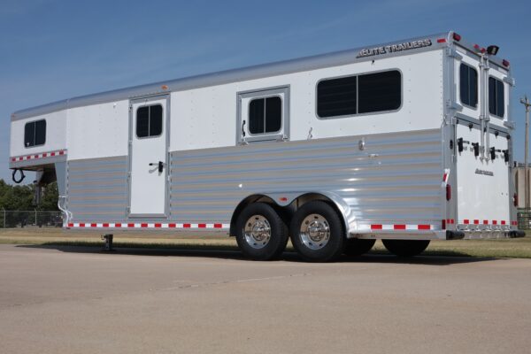 16132 (9) Gooseneck Straight Load 2+1 Horse Trailers