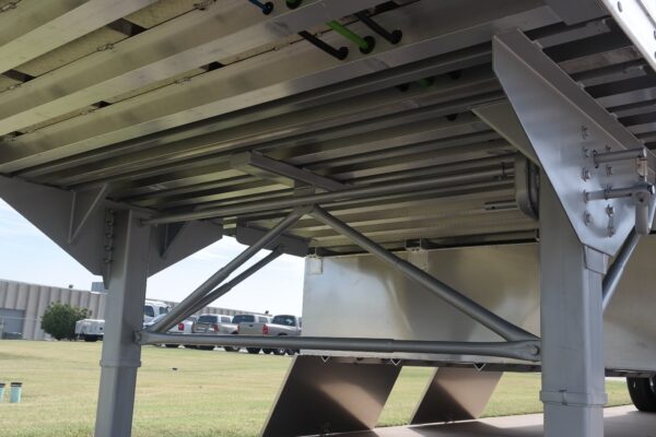 16174 (14) Straight Floor Semi Stock Trailer - Standard Dual 2 Speed Holland Landing Gear with Low Pro Sand Shoes