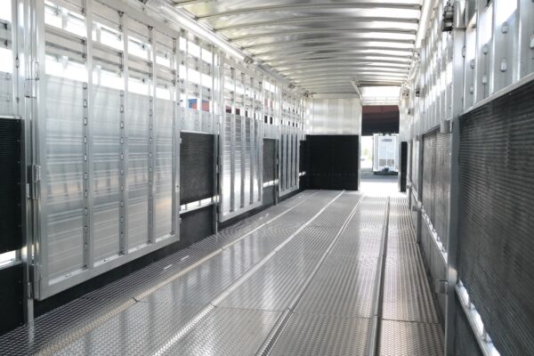 16174 (20) Straight Floor Semi Stock Trailer - Interior
