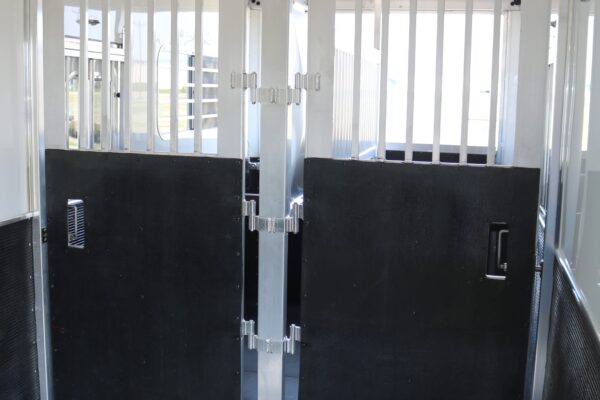 18039 (10) 2 Horse Gooseneck Straight Load 2+1