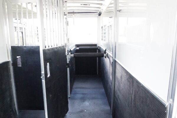 18039 (11) 2 Horse Gooseneck Straight Load 2+1