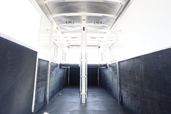 18039 (13) 2 Horse Gooseneck Straight Load 2+1