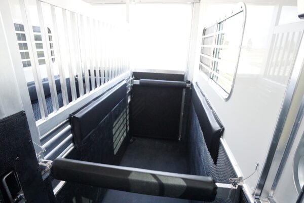 18039 (14) 2 Horse Gooseneck Straight Load 2+1