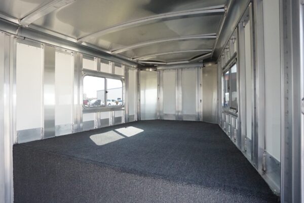 18039 (18) 2 Horse Gooseneck Straight Load 2+1