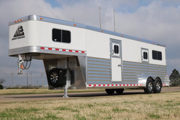 18039 (8) 2 Horse Gooseneck Straight Load 2+1