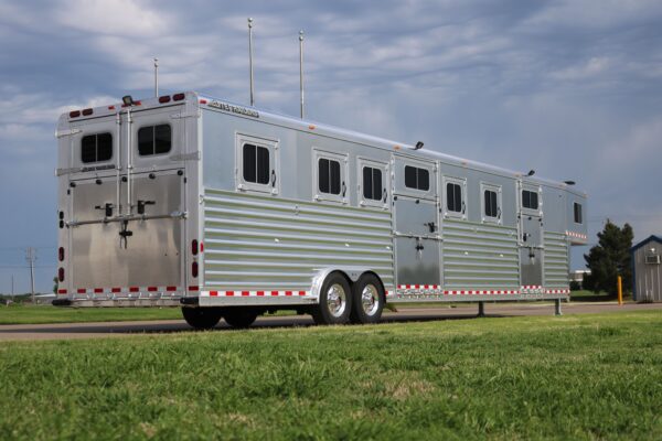 18133 (1) 4 Horse Gooseneck Head-to-Head
