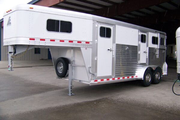 9361 (2) 2 Horse Gooseneck Straight Load 2+1