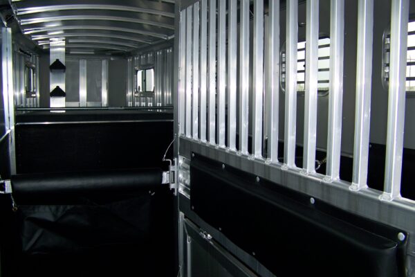 9361 (4) 2 Horse Gooseneck Straight Load 2+1