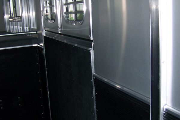 9361 (6) 2 Horse Gooseneck Straight Load 2+1