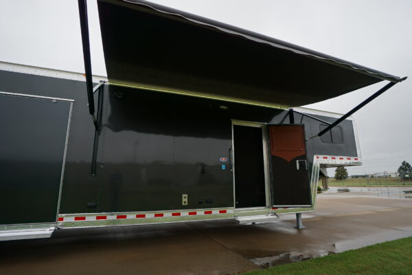 DSC00653 JSG Racing - 38' Car Hauler LQ Gooseneck (17147)