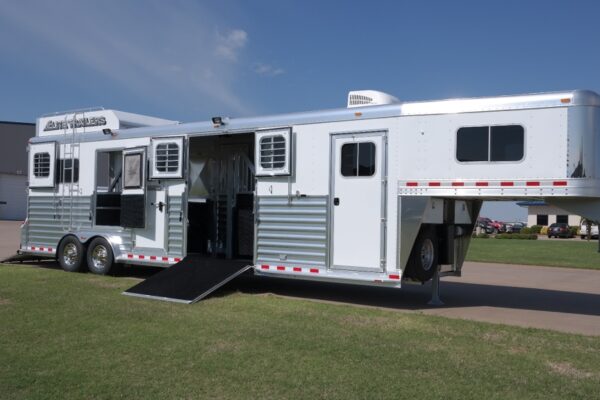 SAMSUNG CSC 4 Horse Head-to-Head Trailers