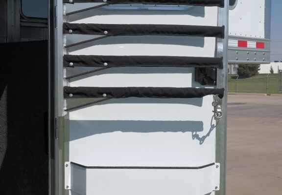 SAMSUNG CSC 4 Horse Head-to-Head Trailers