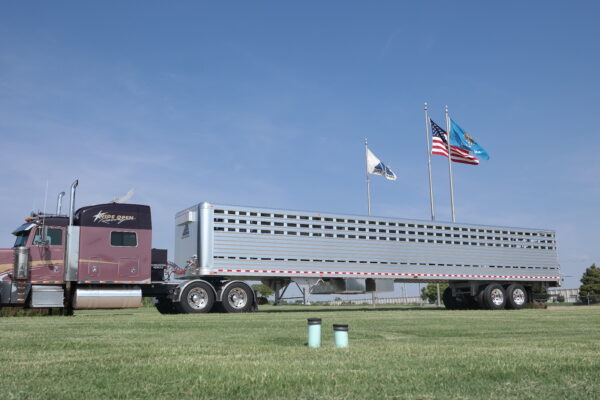 Straight Floor Semi Stock Trailer