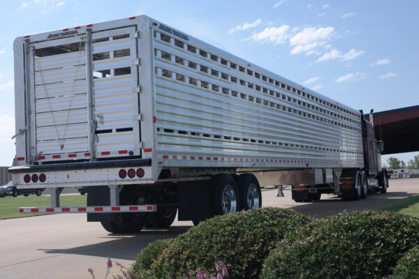 Straight Floor Semi Stock Trailer