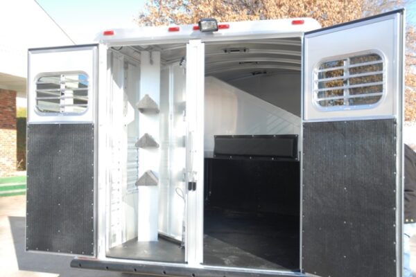 4 Horse Mustang - Standard Double Rear Doors with Windows (56/44) and Collapsible Rear Tack